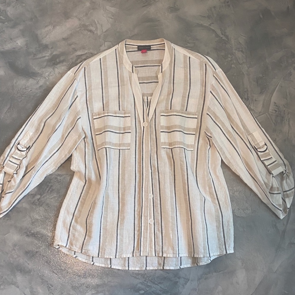 SOLD 🤎VINCE CAMUTO Striped Top!